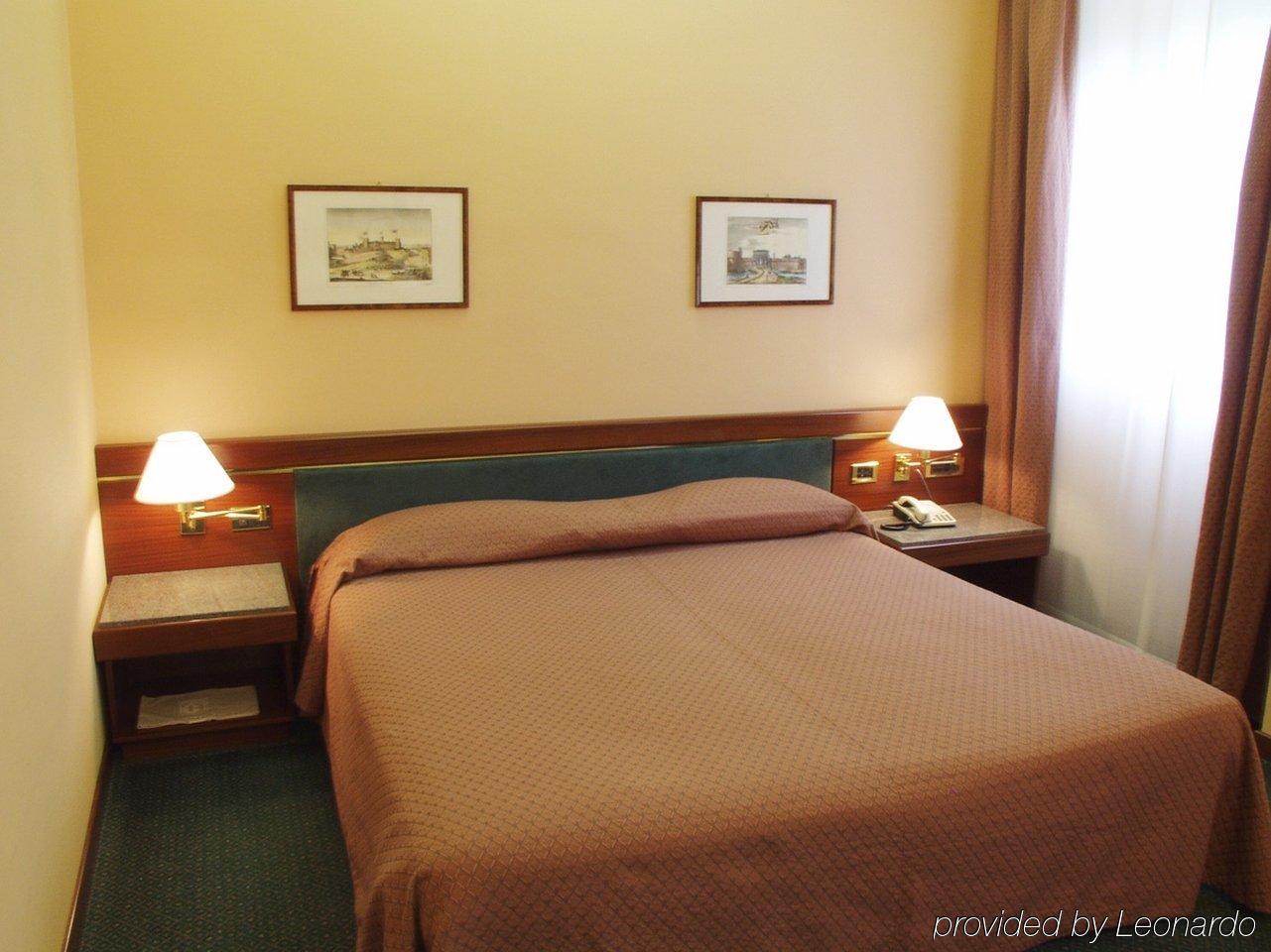 Hotel Crivi'S Milão Quarto foto